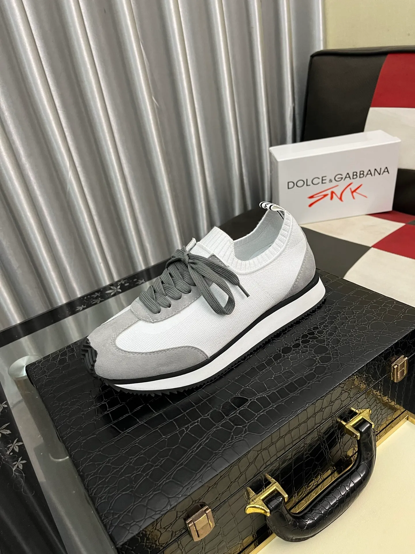 Men's Men's Shoes💰420⌚️⌚️••Dolce&Gabbana••DG✔️High-end men's sports and casual shoes. Original goods from top counters. Original imported cowhide, multi-material splicing design ➕Imported cowhide lining, cowhide feet ➕Original TPR elastic outsole. Size: 36-46🔟Colors available